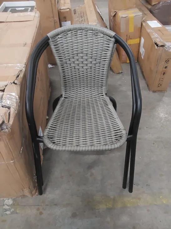 SET OF 2 GARDEN CHAIRS 