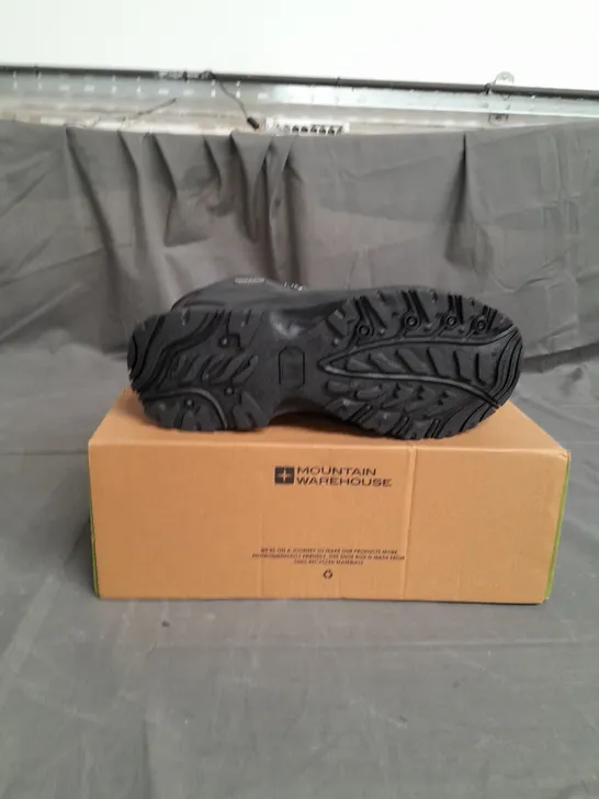 BOXED PAIR OF MOUNTAIN WAREHOUSE WATERPROOF HIKING BOOTS SIZE 10.5