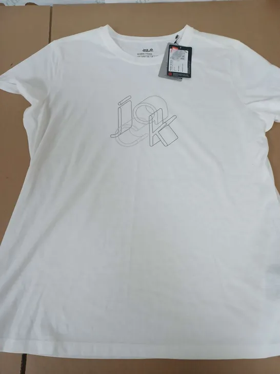 JACK & WOLFSKIN LETTER LOGO TEE IN WHITE - XL