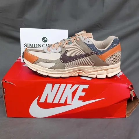 BOXED NIKE ZOOM VOMERO 5 SANDRIFT SIZE 6