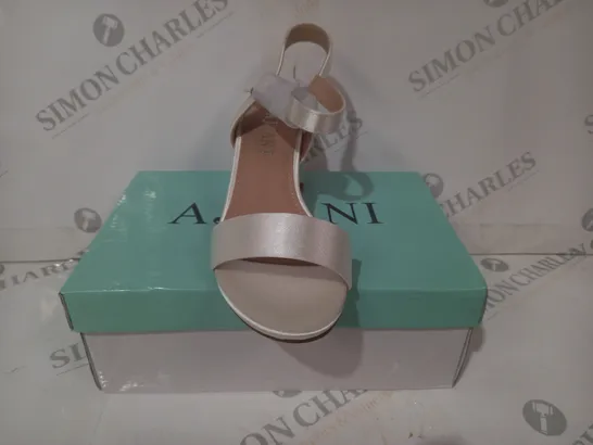 BOXED PAIR OF AJVANI COLLECTION HALLIE 3 IVORY SATIN OPEN TOE BLOCK HEEL SANDALS UK SIZE 3