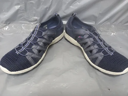 BOXED PAIR OF SKECHERS REGGAE SHOES IN NAVY SIZE 6