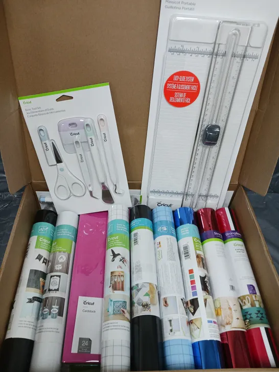 CRICUT CRAFTS SET