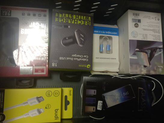 LOT OF APPROXIMATELY 10 ASSORTED HOUSEHOLD ITEMS TO INCLUDE VEN-DENS QUICK CHARGE DATA CABLE, BUDI CHARGE/SYNC CABLE, EARLDOM MAGNETIC CAR HOLDER, ETC