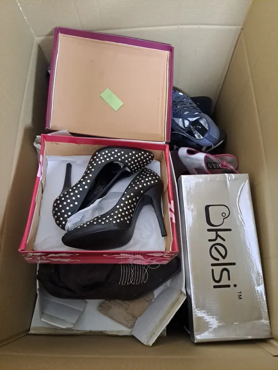 APPROXIMATELY 10 PAIRS OF ASSORTED SHOES TO INCLUDE BOXED AND UNBOXED TRAINERS, FLIPFLOPS AND BOOTS