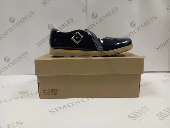 BOXED PAIR OF CLARKS CROWN JUMP TODDLER UK SIZE 2.6 