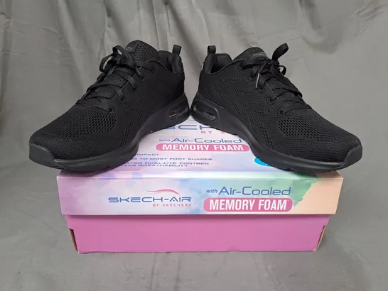 BOXED PAIR OF SKECHERS SHOES IN BLACK UK SIZE 7