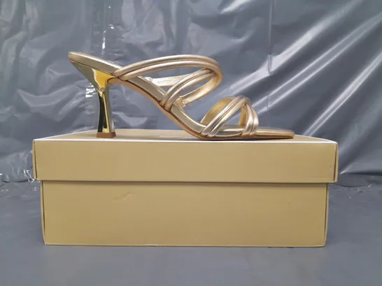 BOXED PAIR OF MICHAEL KORS OPEN TOE STRAPPY HEELED SANDALS IN METALLIC GOLD US SIZE 9