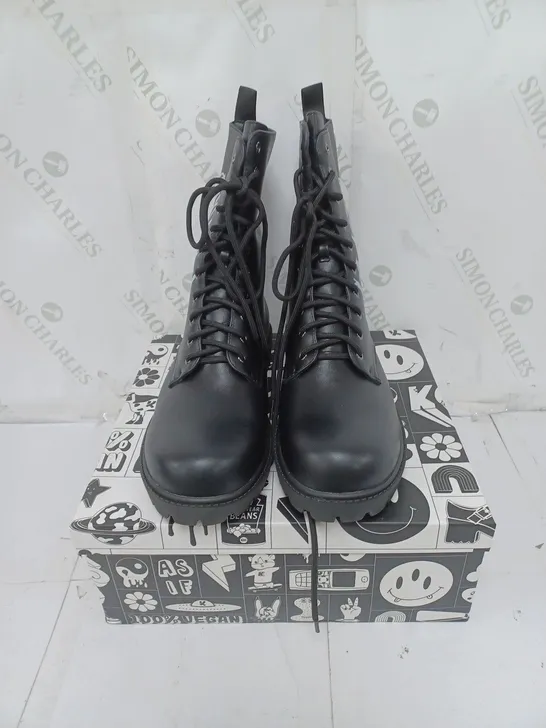 KOI FOOTWEAR MENS BLACK ANIMAL FREE MILITARY BOOTS SIZE 8