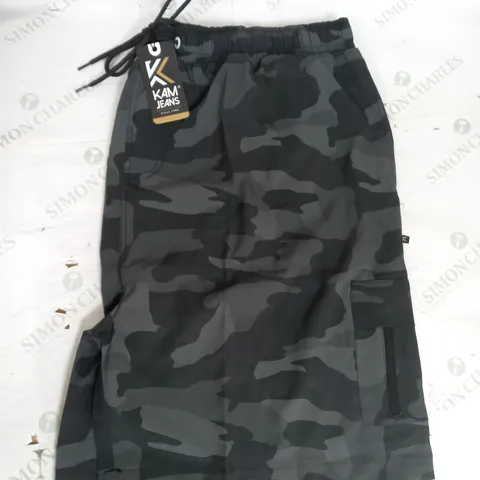 KAM JEANS SHORTS IN GREY CAMO SIZE 4XL