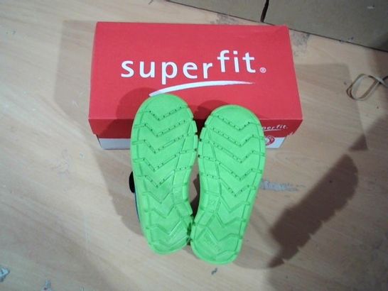 BOXED PAIR OF SUPERFIT KIDS FOOTBALL SHOES BLUE/GREEN SIZE 27