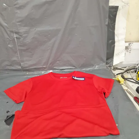 LOT OF THREE RED SPORTS T-SHIRTS SIZE 9/11