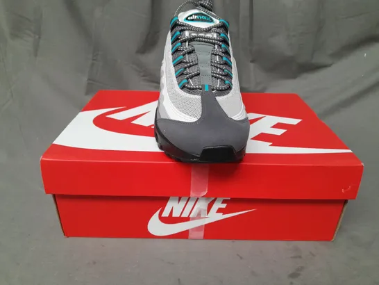 BOXED PAIR OF NIKE AIR MAX 95 SHOES IN GREY/BLUE UK SIZE 8