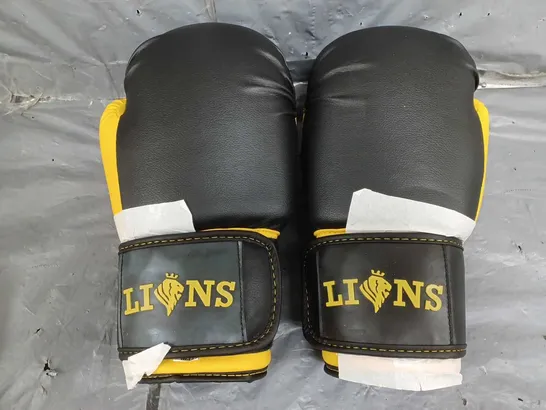 LIONS BOXING GLOVES IN BLACK/YELLOW - 10 0Z