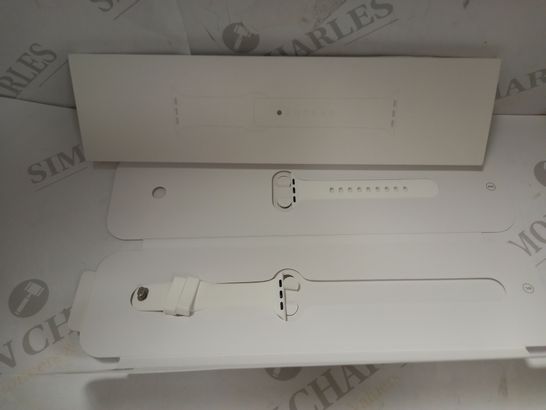 BOXED APPLE WATCH SERIES 4 SPORTS BAND - WHITE 
