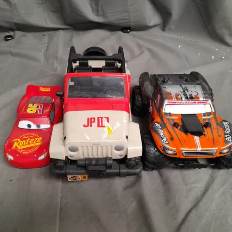 LOT OF 3 TOY RACE CARS TO INCLUDE LIGHTNING MCQUEEN, JURRASIC PARK JEEP AND BD RACING. 