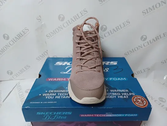 BOXED PAIR OF SKECHERS D'LITES SATIN COLLAR LACE UP BOOTS, BLUSH - SIZE 5.5