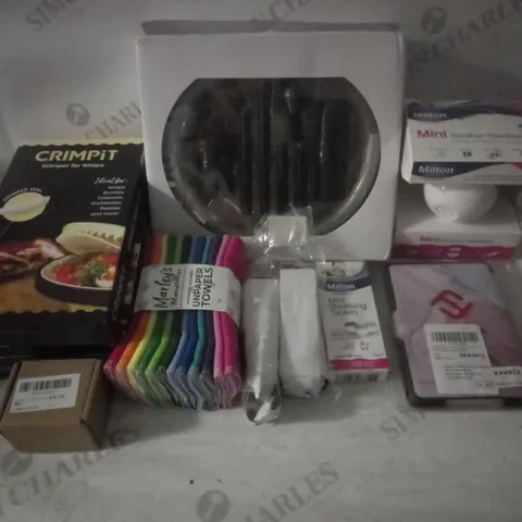 GROUP OF APPROX 10 ASSORTED ITEMS TO INCLUDE CRIMPITS, NAPKINS, KINDLE CASE ETC