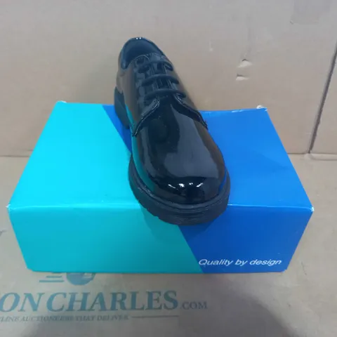 BOXED PAIR OF POD CHUNKY SOLE SHOES IN BLACK EU SIZE 35