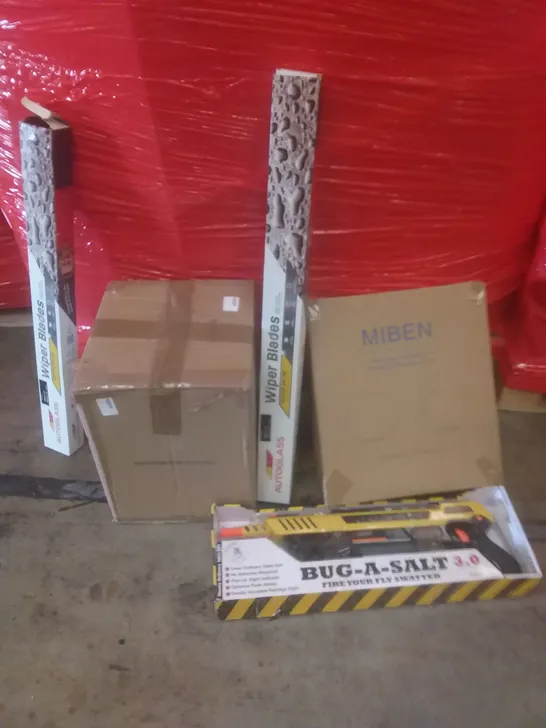 PALLET OF ASSORTED ITEMS INCLUDING LED TABLE LAMP, WIPER BLADES, BUG SALT GUN