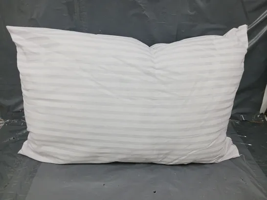 4 STRIPED PILLOWS IN WHITE/PURPLE