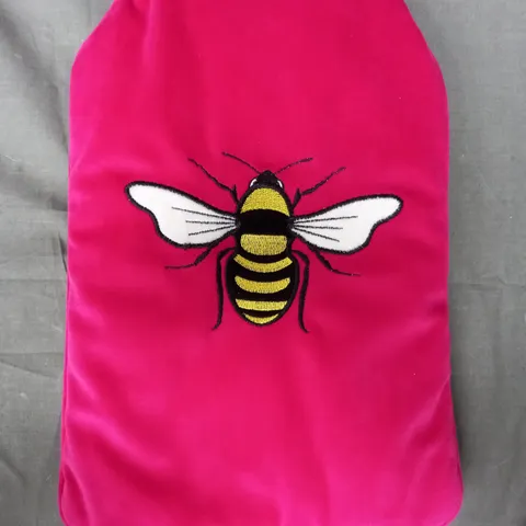 BOXED CHELSEA PEERS HOT WATER BOTTLE IN PINK W. BEE DESIGN