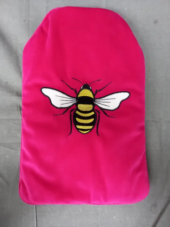 BOXED CHELSEA PEERS HOT WATER BOTTLE IN PINK W. BEE DESIGN