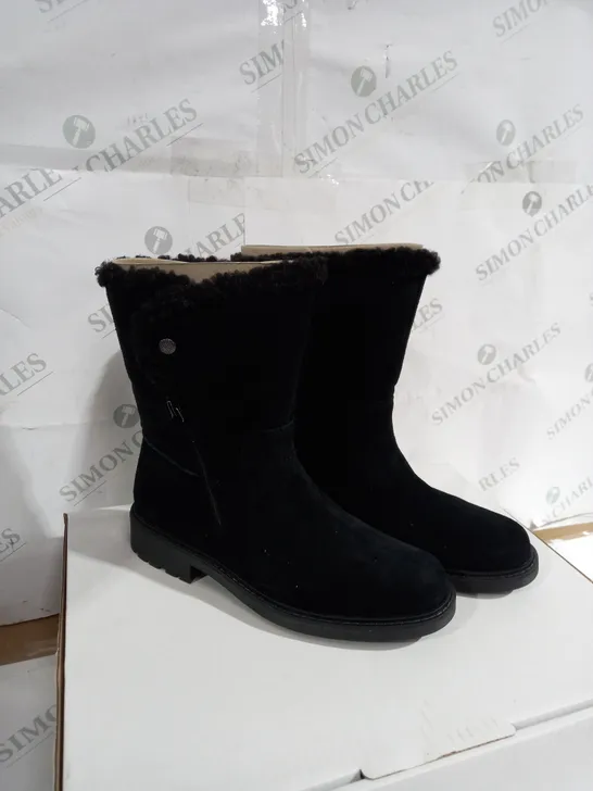 CHEALSEA OPAL BOOT BLACK SUEDE SIZE 6