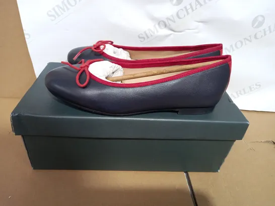 PAIR OF BOXED PENELOPE LEATHER BALLERINA PUMPS SIZE 37