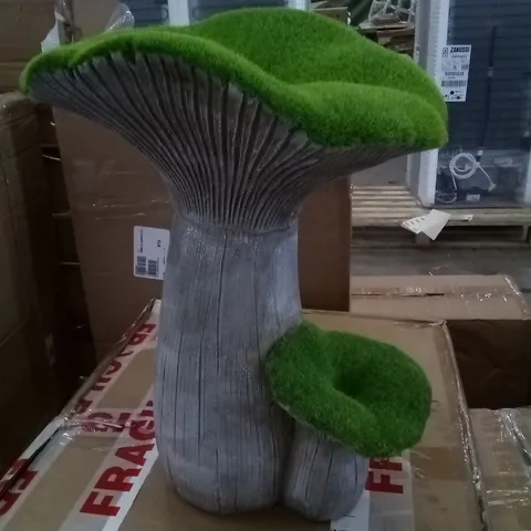 BOXED FAUX MOSS TOADSTOOL