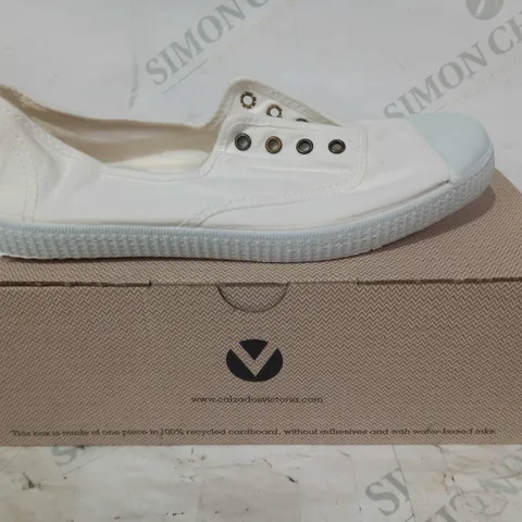 BOXED PAIR OF VICTORIA SHOES IN WHITE EU SIZE 39