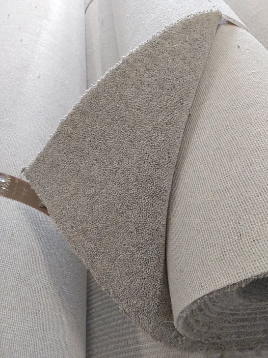 ROLL OF QUALITY LINGDALE AYSGARTH CARPET // SIZE: APPROX 5 X 6.23m