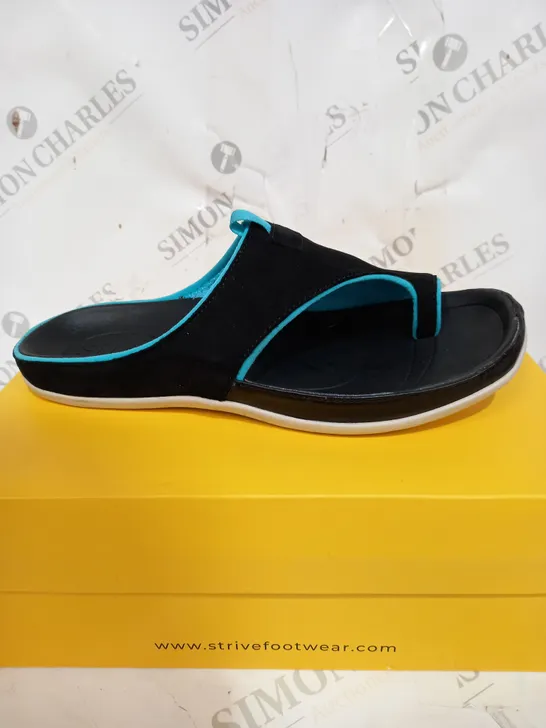 BOXED STRIVE BLACK BLUESTRIPE SANDALS SIZE 7