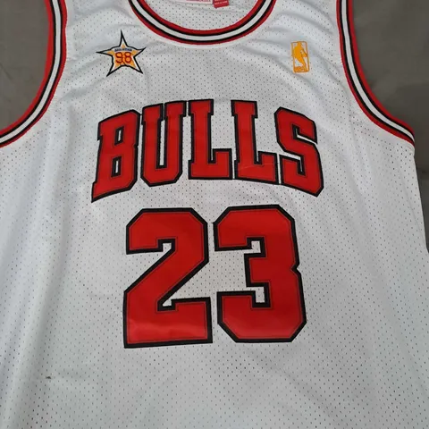 BULLS JERSEY WITH JORDAN PRINT ON BACK SIZE XXL 