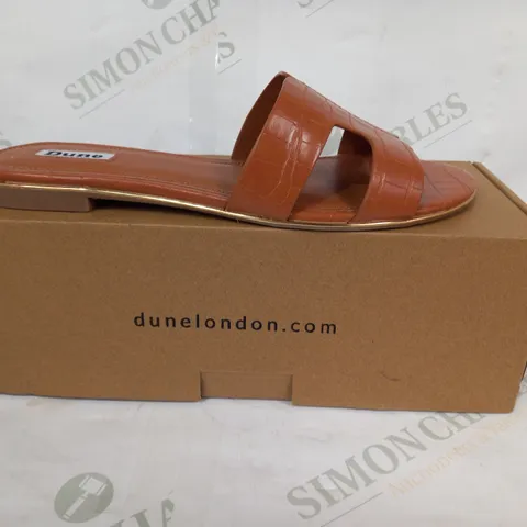 BOXED PAIR OF DUNE LONDON OPEN TOE FLAT SANDALS IN BROWN UK SIZE 6