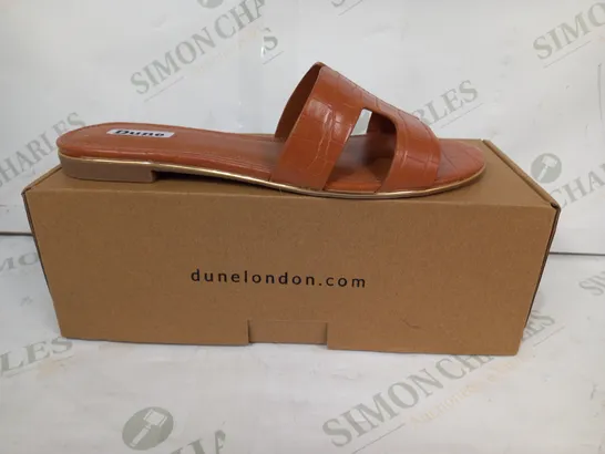 BOXED PAIR OF DUNE LONDON OPEN TOE FLAT SANDALS IN BROWN UK SIZE 6