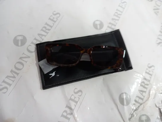 BOXED SQUARE SUNGLASSES IN TORTOISE SHELL