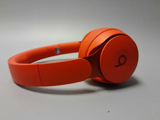 BEATS TRUE WIRELESS HEADPHONES - RED