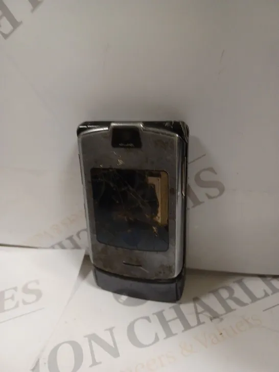 MOTOROLA RAZOR FLIP MOBILE PHONE 