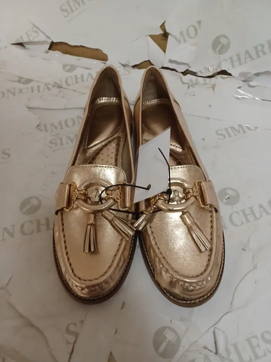 MODA IN PELLE FALCONCIE TASSEL LOAFER SIZE 6 