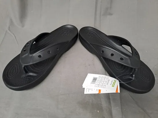 PAIR OF CROCS BAYA II FLIP SANDALS IN BLACK UK SIZE UK SIZE M10/W11