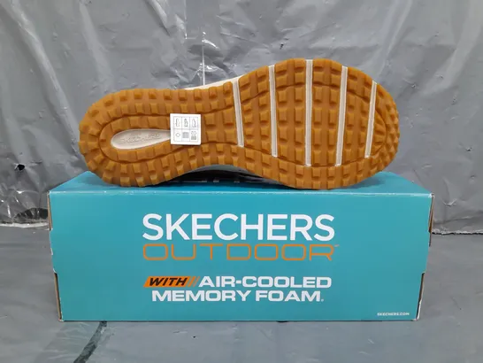 BOXED PAIR OF SKECHERS OUTDOOR MEMORY FOAM TRAINERS IN MAUVE SIZE 7