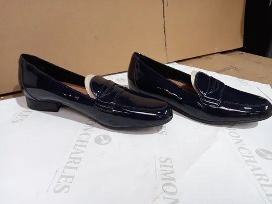 BOXED PAIR OF CLARKS BLUE PRINT LOAFERS