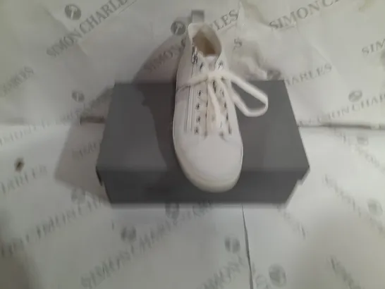 BOXED VIONIC AURA STEVIE CASUAL TRAINERS SIZE 6