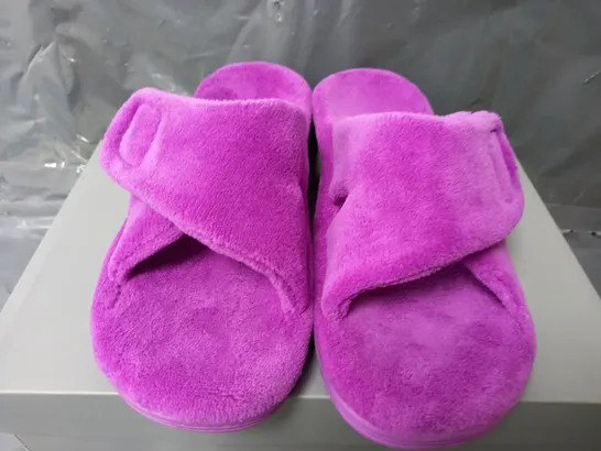 VIONIC INDULGE RELAX SLIPPERS IN PURPLE - SIZE 7