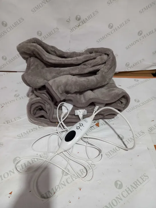 COZEE HOME HEATED PLUSH WASHABLE THROW - SILVER GREY