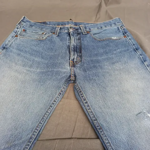 LEVI 505 LIGHT DENIM JEANS - W34 L32