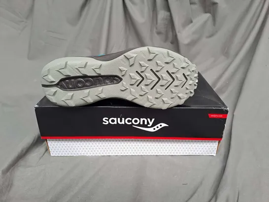 BOXED PAIR OF SAUCONY TRAINERS IN BLUE/GREY SIZE 8