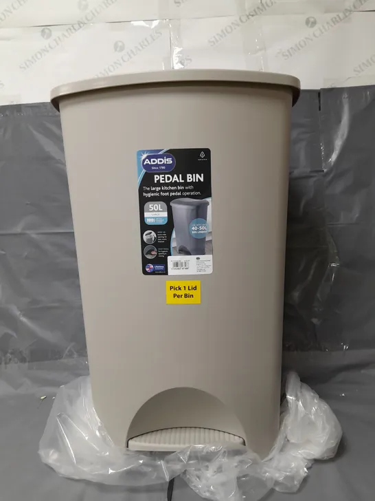 GRADE 1 ADDIS PLASTIC 50 LITRE PEDAL BIN  RRP £29.99