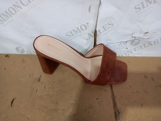 BOXED PAIR OF PRETTY LITTLE THING HIGH HEELS SIZE 6